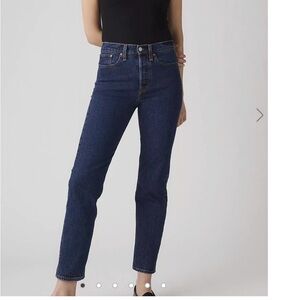 Levi’s Wedgie Straight Ankle   29x28. Salsa Dark Stone wash